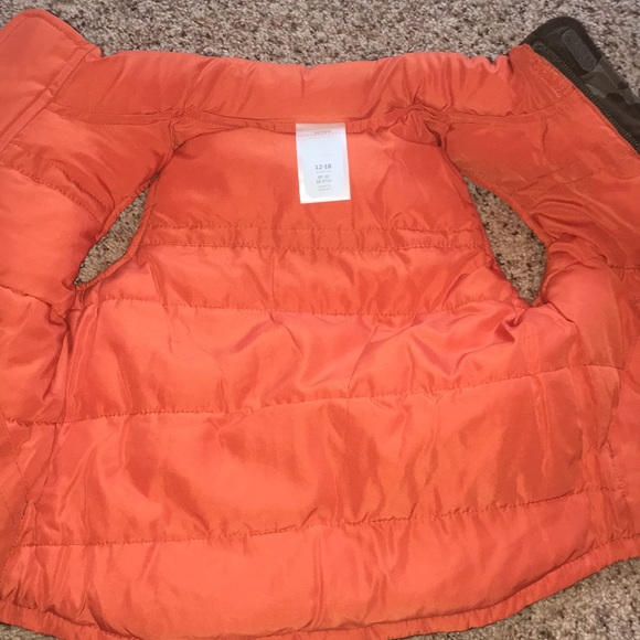 Old Navy camo puffer vest! - Picture 3 of 3